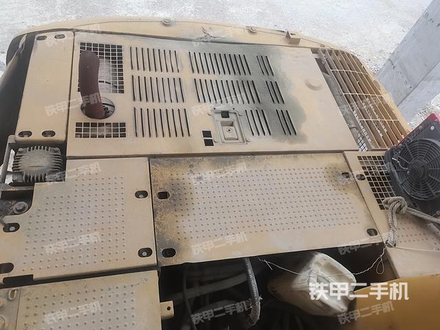 驾驶室顶部（整机外观）