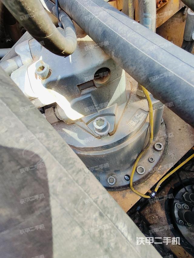 回转马达和主控阀（整机外观）