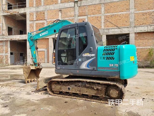 驾驶室顶部（整机外观）