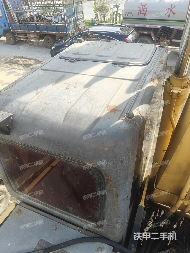 驾驶室顶部（整机外观）