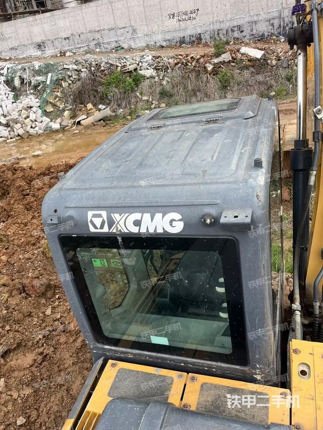 驾驶室顶部（整机外观）