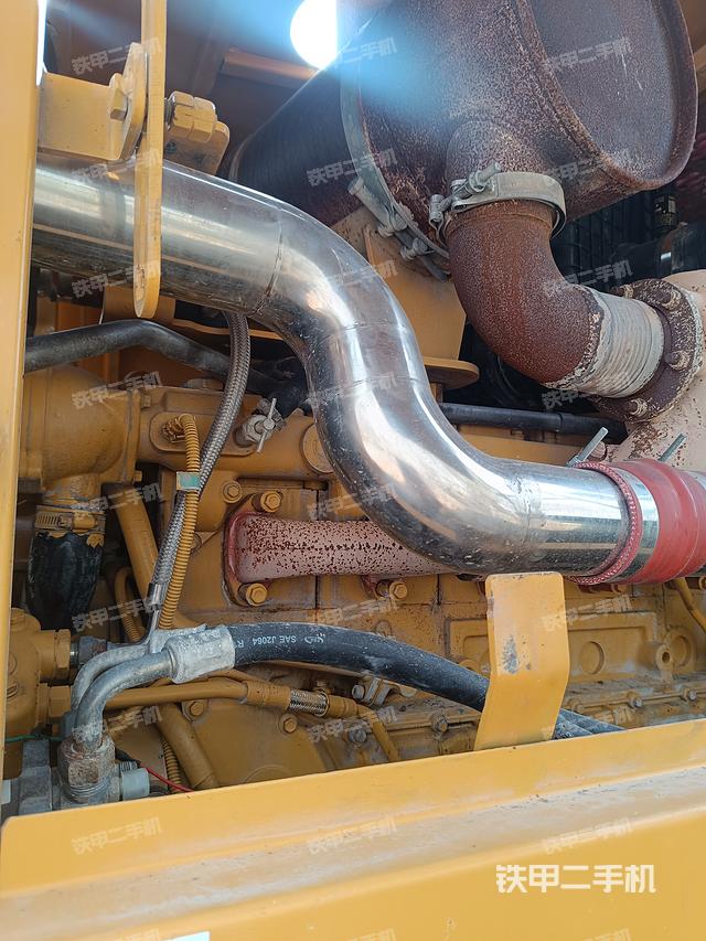 发动机右侧（整机外观及大件）