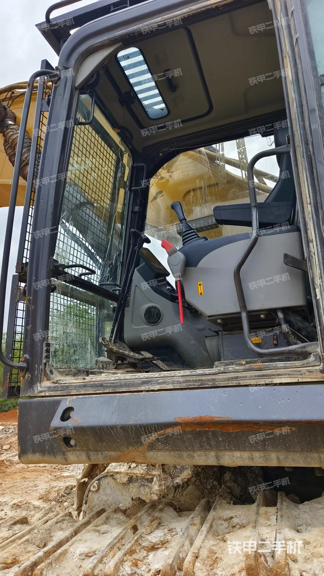 驾驶室整体（整机外观）