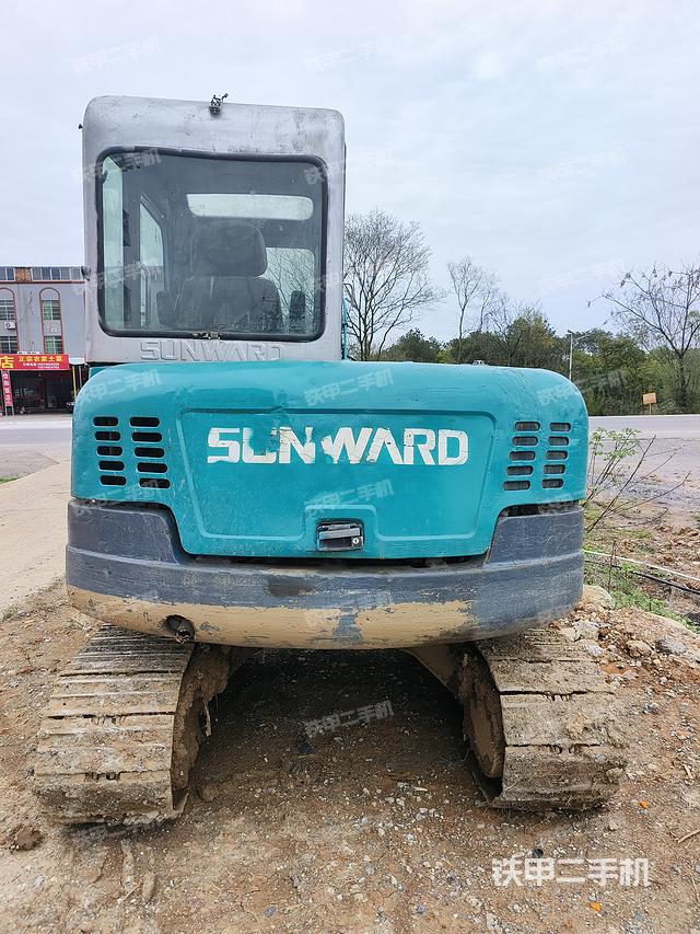 驾驶室顶部（整机外观）