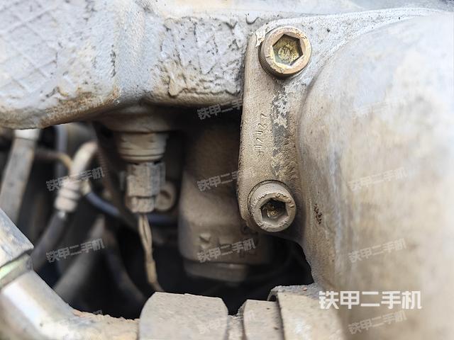 驾驶室顶部（整机外观）