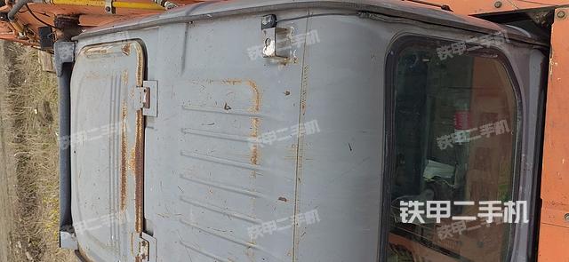 驾驶室顶部（整机外观）