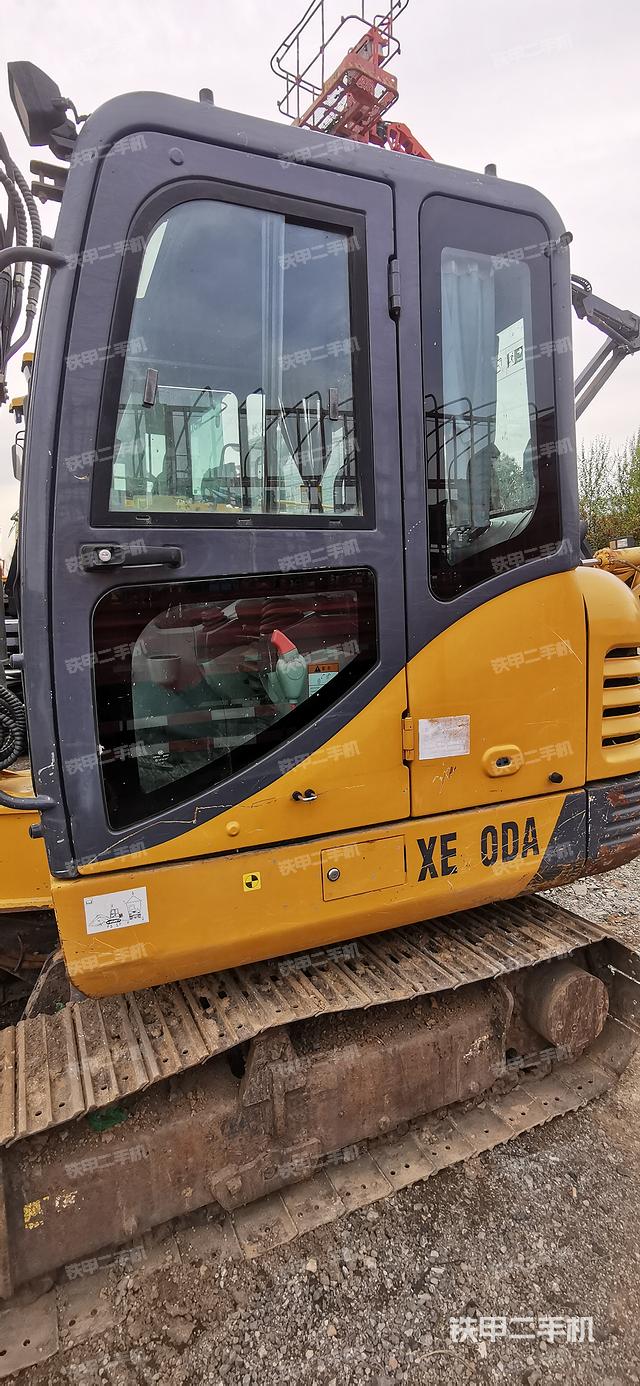 驾驶室顶部（整机外观）