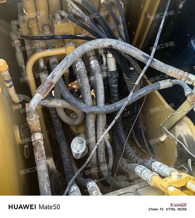 回转马达和主控阀（整机外观）