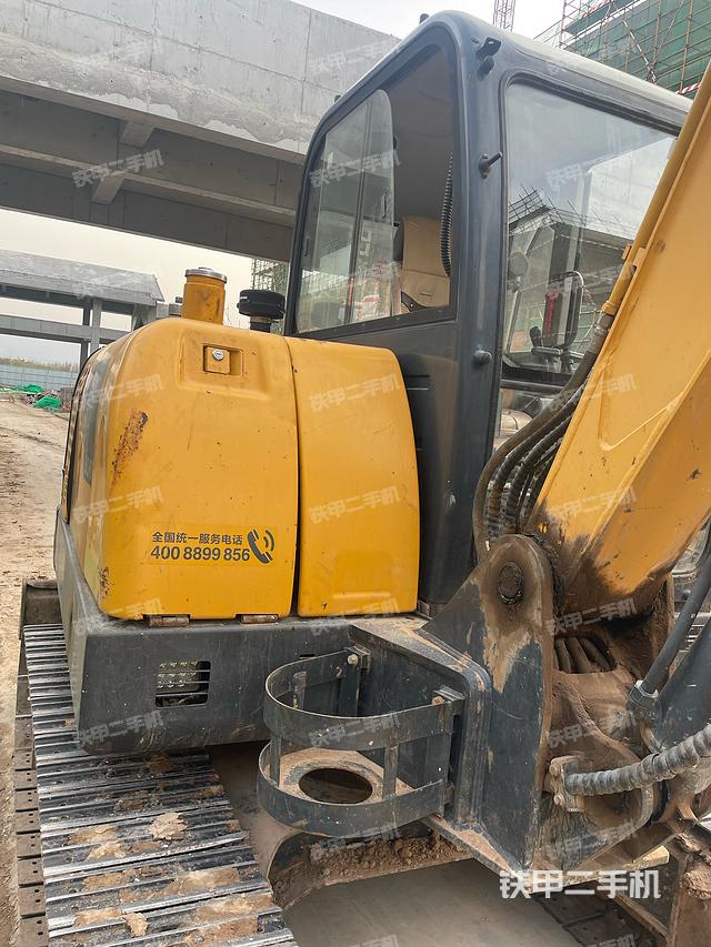 驾驶室顶部（整机外观）