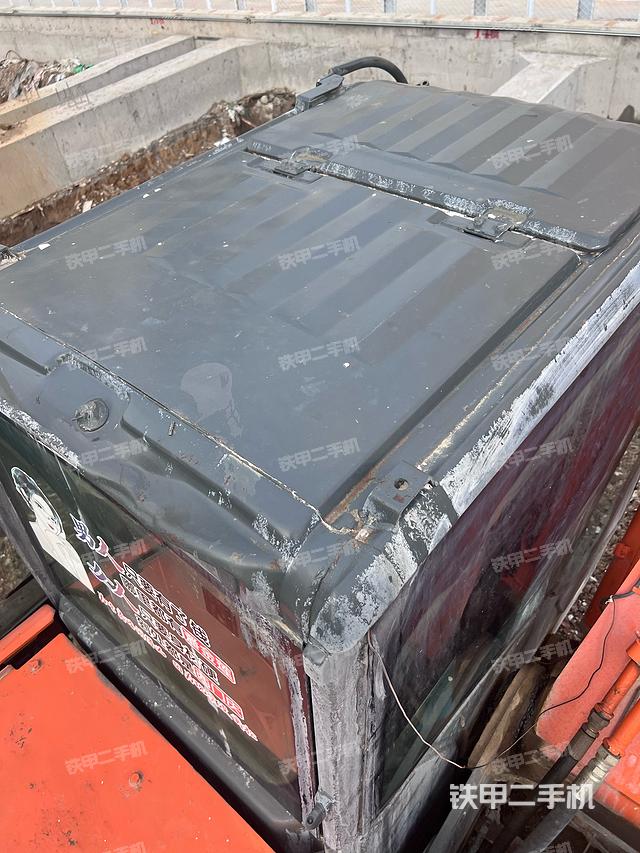 驾驶室顶部（整机外观）