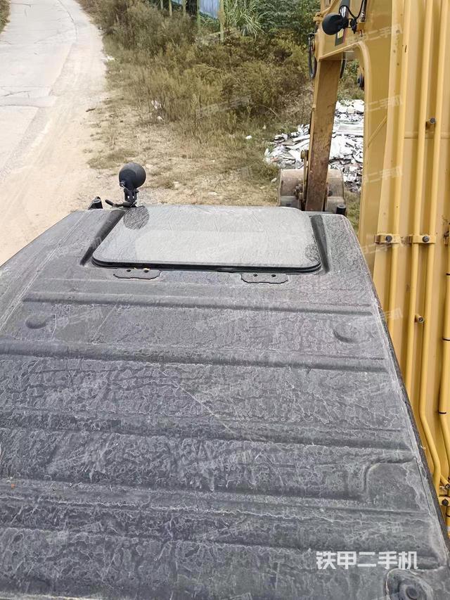 驾驶室顶部（整机外观）