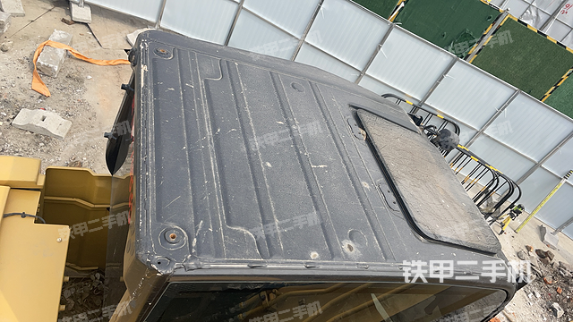 驾驶室顶部（整机外观）