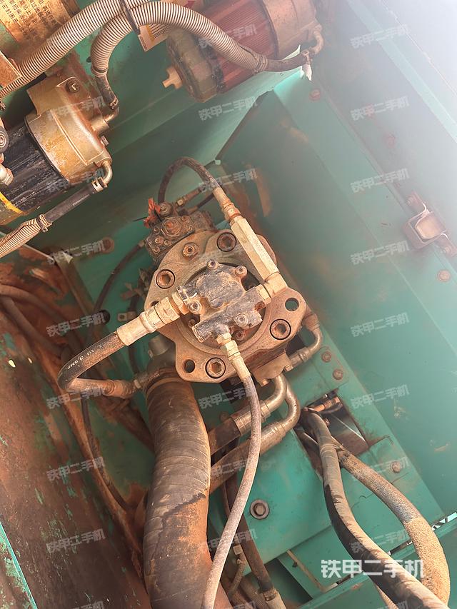 液压泵舱室正面整体（整机外观）