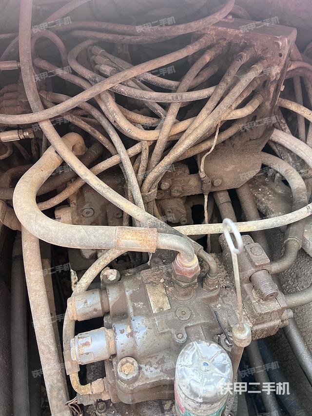 回转马达和主控阀（整机外观）