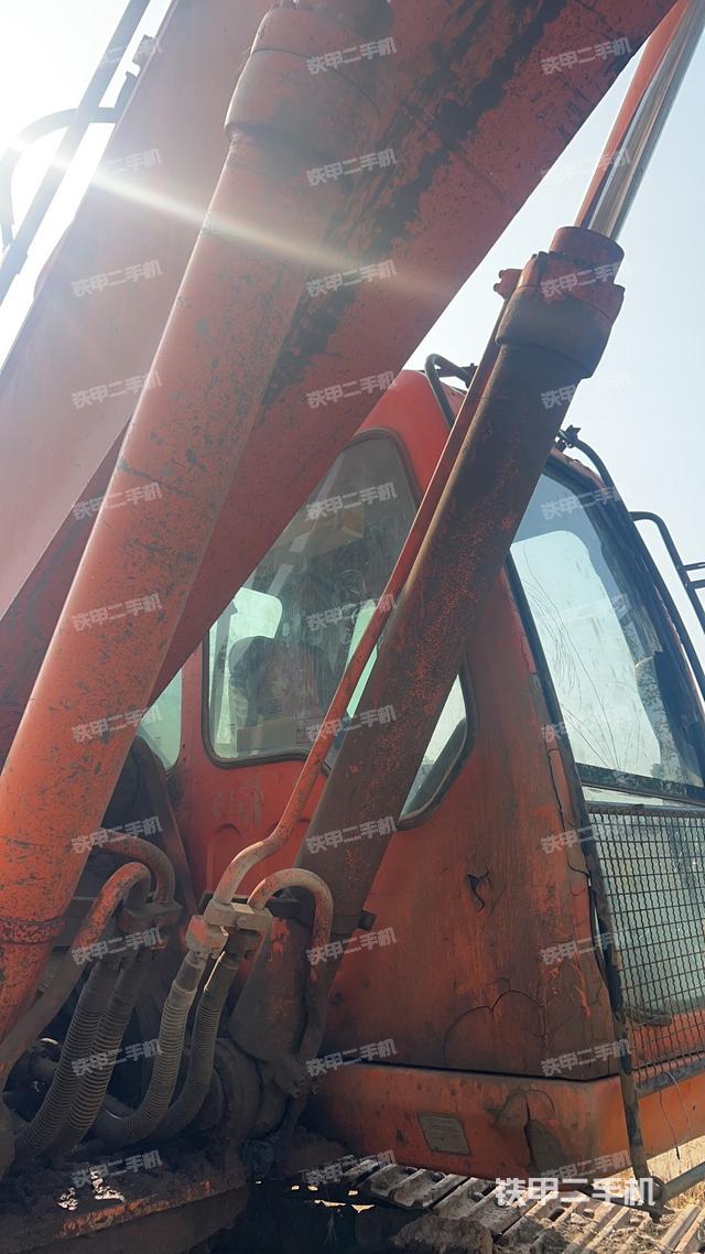 驾驶室顶部（整机外观）