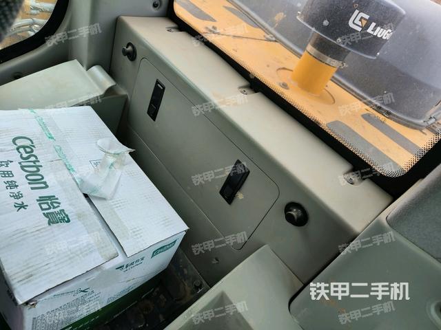 座椅后部（驾驶室部分）