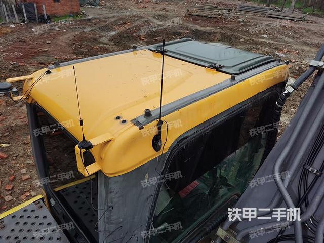 驾驶室顶部（整机外观）