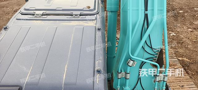 驾驶室顶部（整机外观）