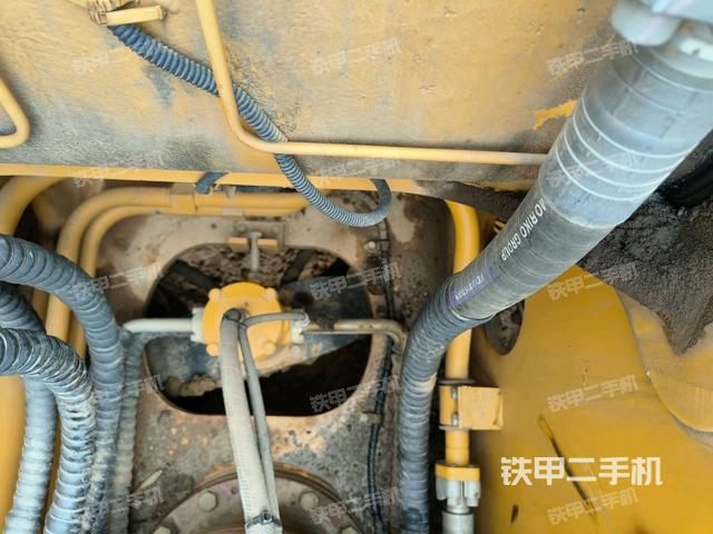 中央回转接头特写（上车部件）