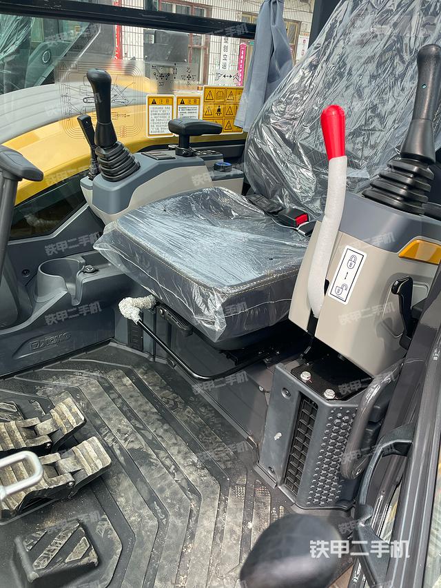 驾驶室整体（整机外观）