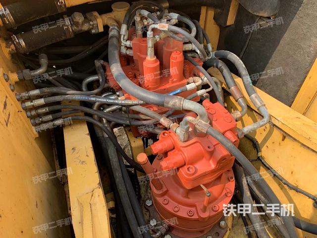 回转马达和主控阀（整机外观）