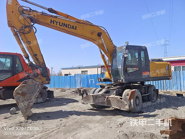现代R210W-7挖掘机