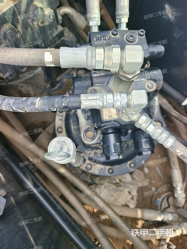 回转马达和主控阀（整机外观）