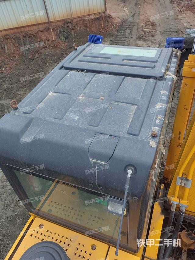 驾驶室顶部（整机外观）