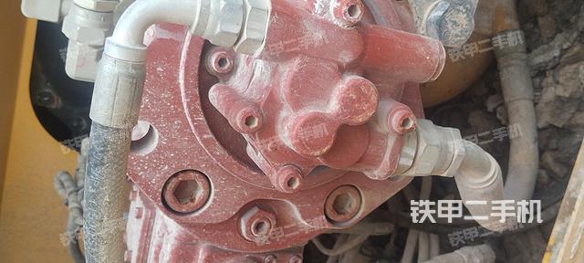 液压泵舱室正面整体（整机外观）