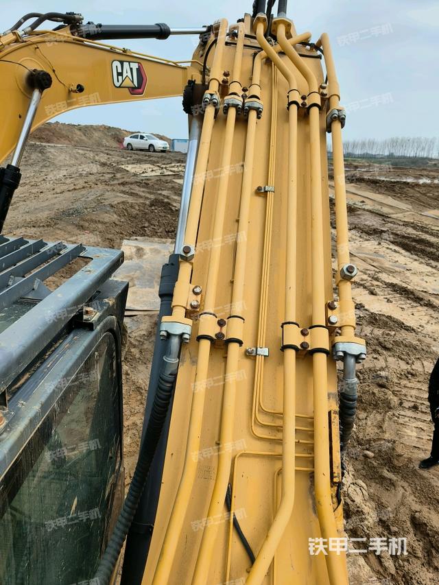 大臂背部俯视（工作和回转装置）