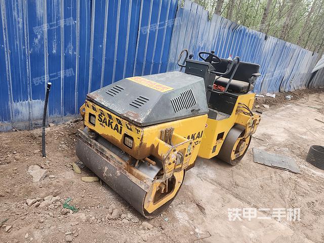 整机右侧（设备外观及核心部件）