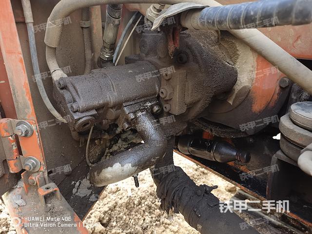 液压泵舱室正面整体（整机外观）