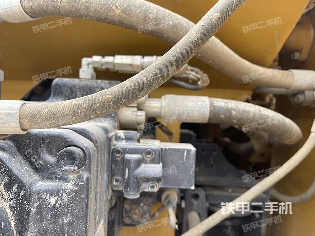 液压泵舱室正面整体（整机外观）