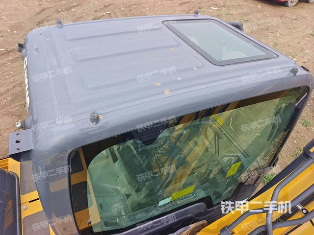 驾驶室顶部（整机外观）