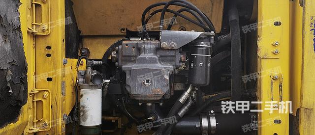 液压泵舱室正面整体（整机外观）