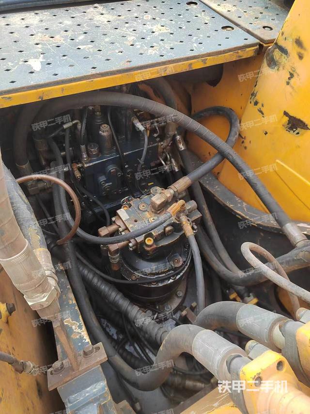 回转马达和主控阀（整机外观）