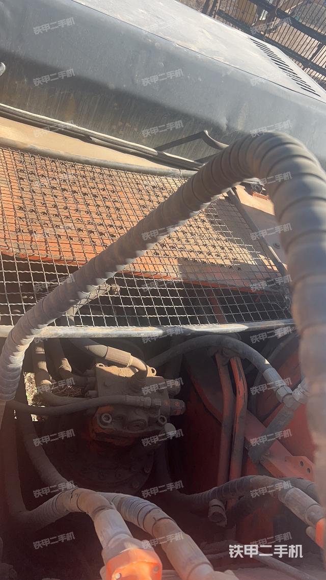 回转马达和主控阀（整机外观）