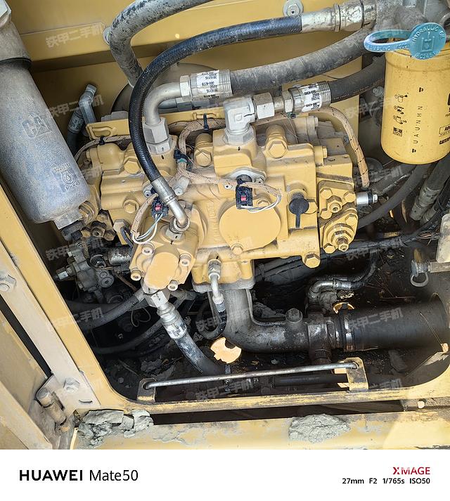 液压泵舱室正面整体（整机外观）