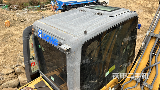 驾驶室顶部（整机外观）