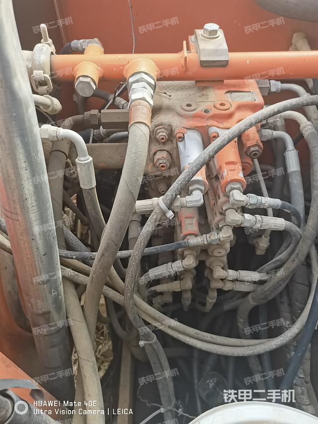 回转马达和主控阀（整机外观）