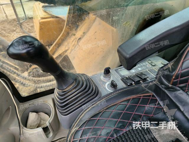 座椅右侧控制台/钥匙门/油门/含右手柄（驾驶室部分）