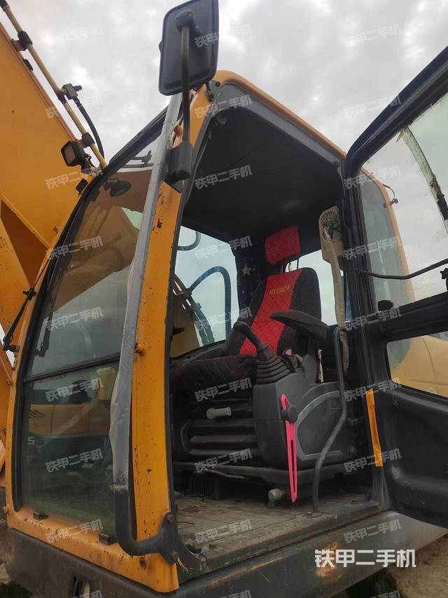 驾驶室整体（整机外观）