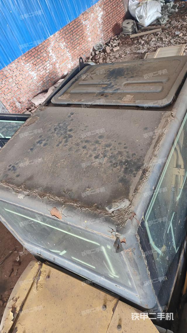 驾驶室顶部（整机外观）