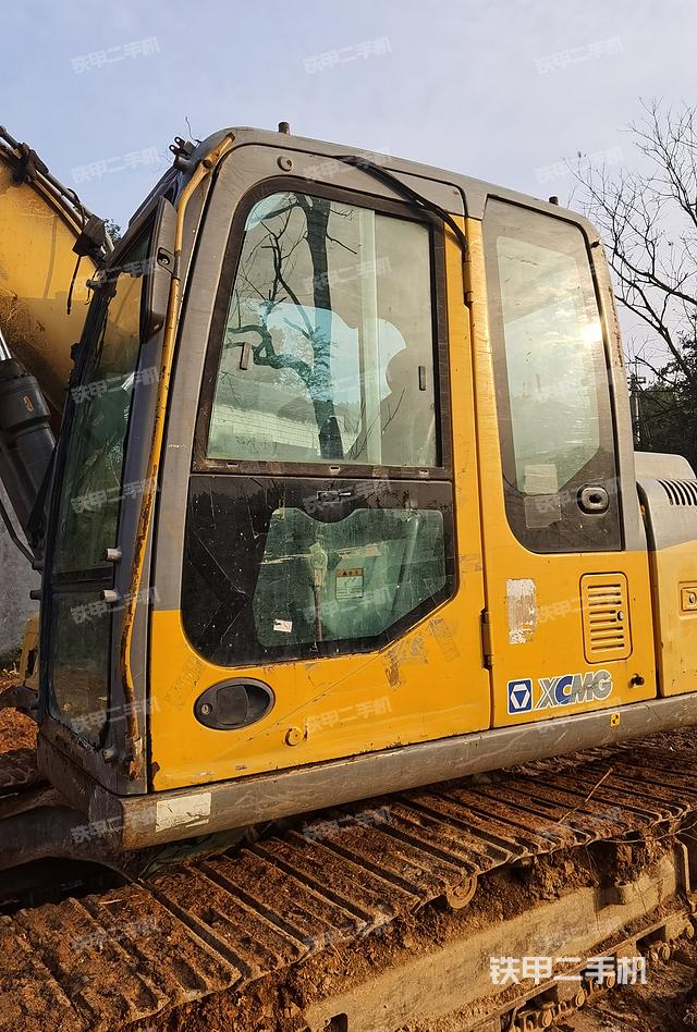 驾驶室顶部（整机外观）