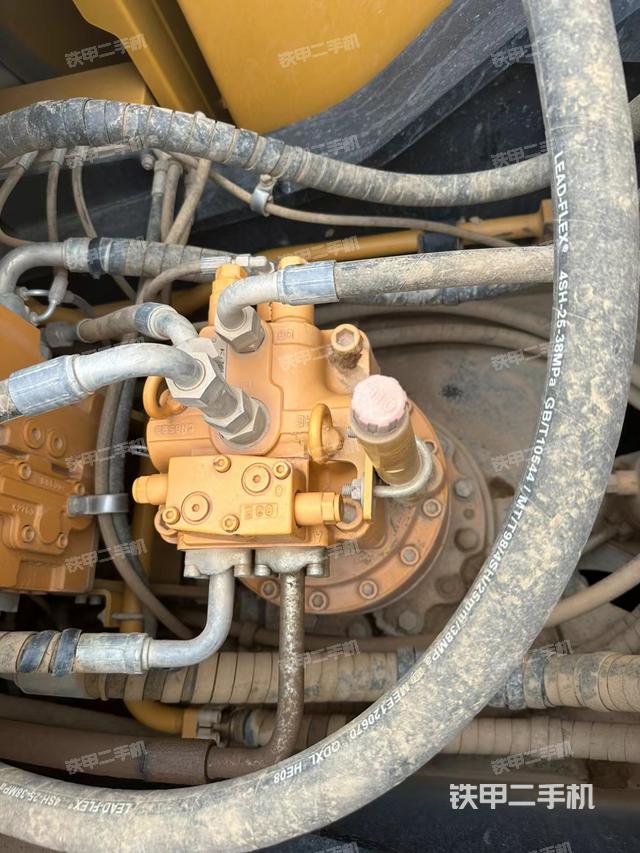 回转马达和主控阀（整机外观）