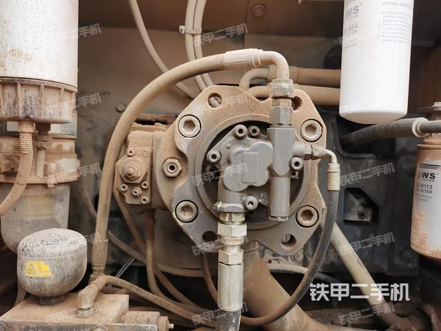 液压泵舱室正面整体（整机外观）