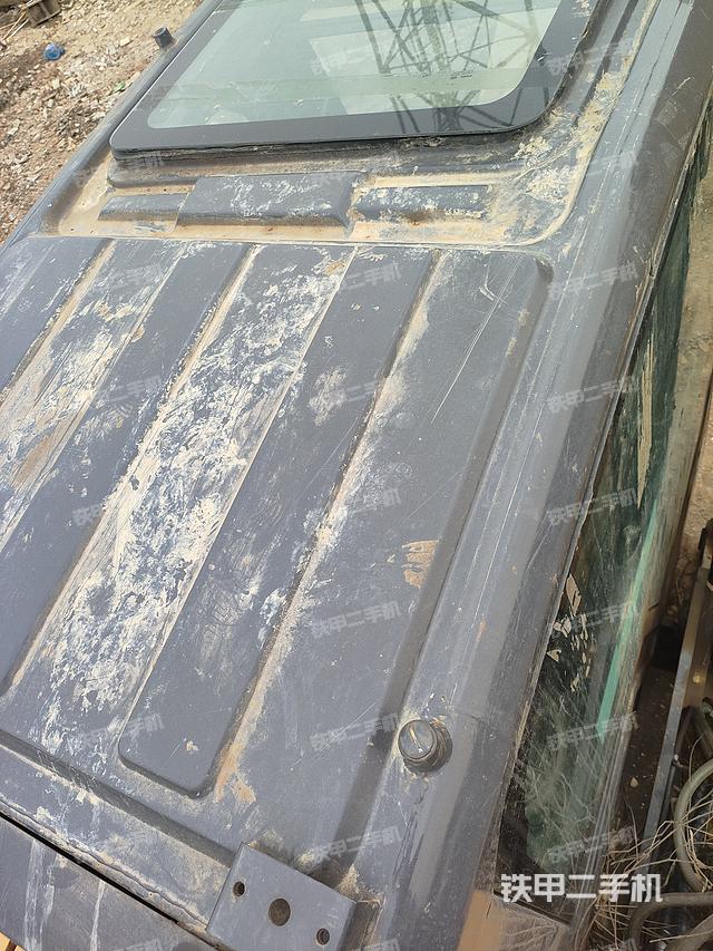 驾驶室顶部（整机外观）