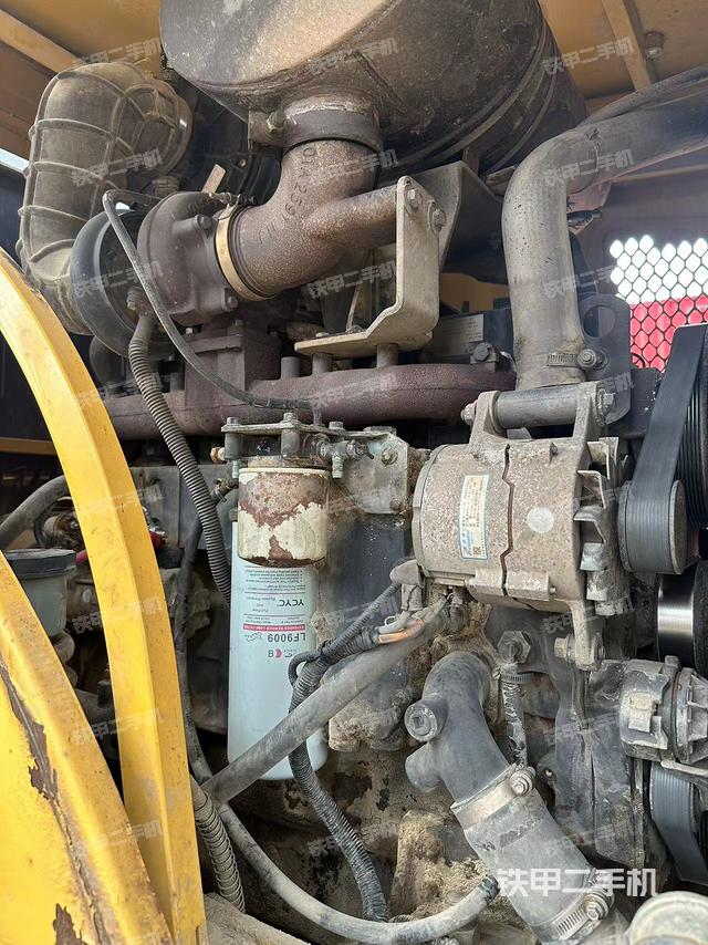 发动机右侧（整机外观及大件）