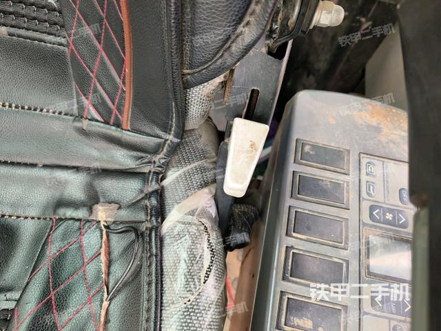 后窗玻璃角标（驾驶室部分）