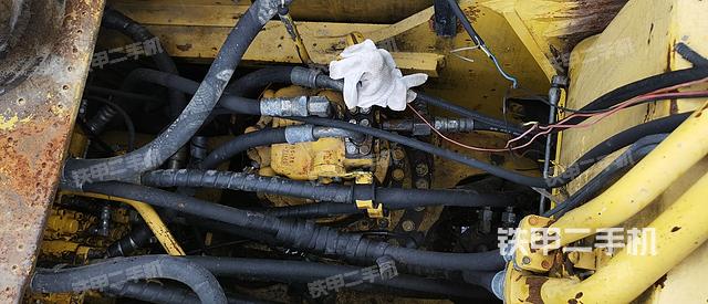 回转马达和主控阀（整机外观）